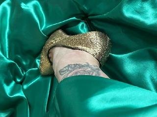 submissive, dominant, exhibitionism, fetish clothing, tattoo, live dates